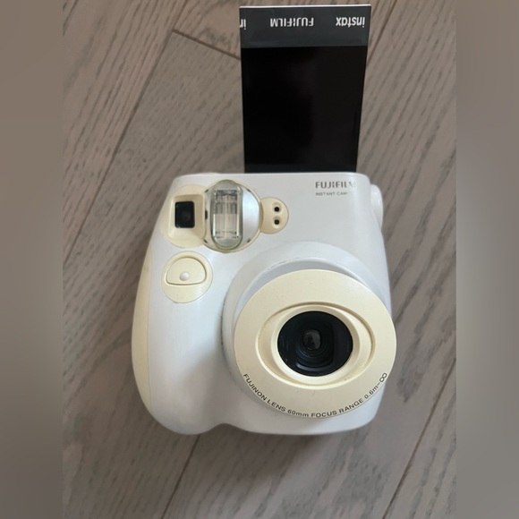 Fujifilm INSTAX Mini 7S instant camera with Mickey Mouse Camera bag (OEM) - Picture 10 of 10